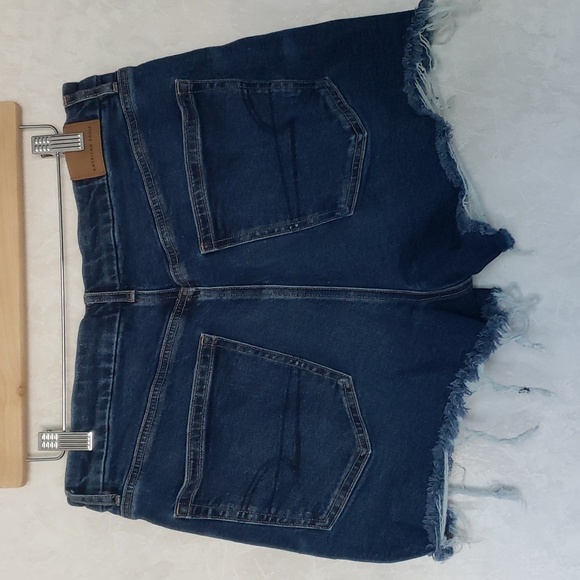 American Eagle Curvy Super High Waisted Shorts - Picture 2 of 6